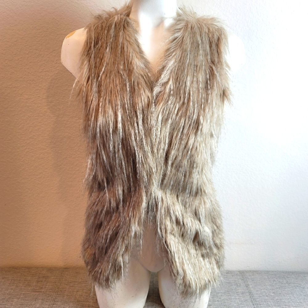 SEBBY COLLECTION Faux Fur and Knit Vest
